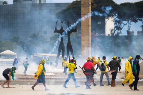 Người ủng hộ ông Bolsonaro xông vào Quốc hội Brazil