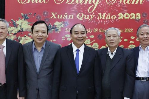 Chủ tịch nước Nguyễn Xuân Phúc gặp mặt nguyên lãnh đạo cấp cao khu vực miền Trung