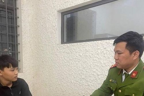 Quên khóa cửa xe, người phụ nữ bị kẻ gian lấy hết tài sản trong ô tô
