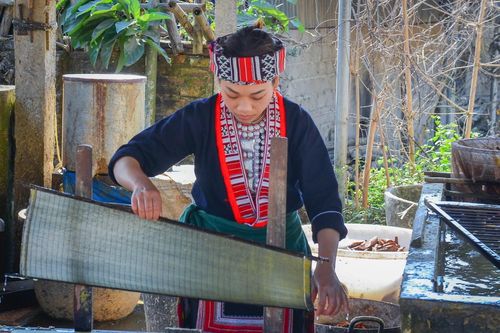 Nghề làm giấy bản truyền thống của người Dao ở Hà Giang