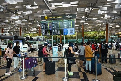 Singapore thận trọng khôi phục vận tải hàng không với Trung Quốc