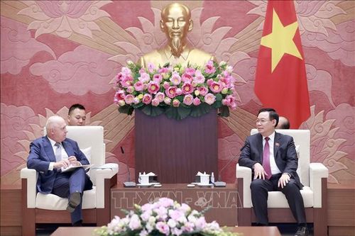 Chủ tịch Quốc hội Vương Đình Huệ tiếp Bộ trưởng bang Victoria của Australia