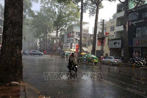 TP Hồ Chí Minh: Xuất hiện cơn mưa trái mùa