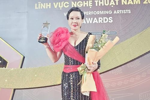 Việt Hương 'nổi đóa' khi bị mỉa mai 'chỉ giỏi về từ thiện'