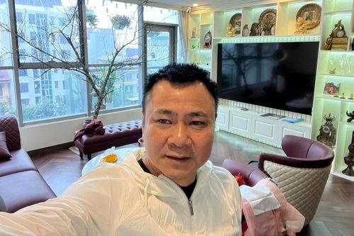 Nghệ sĩ Tự Long khoe một góc trong nhà mới, netizen không khỏi trầm trồ ghen tỵ