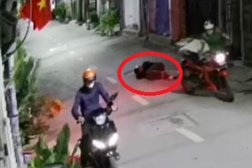Nhậu say rồi ngủ ngoài đường, nam thanh niên thức dậy tá hỏa khi biết mất thứ quý giá này