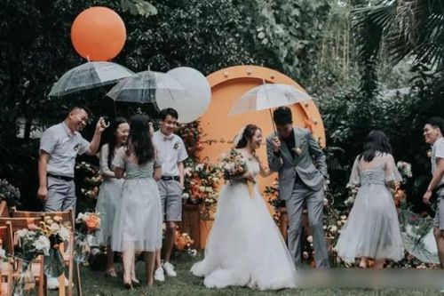 Đám cưới ngoài trời gặp mưa, cô dâu chú rể có những kỷ niệm để đời