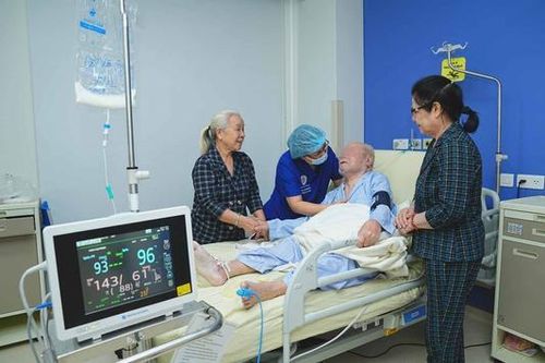 Phẫu thuật ca gãy xương đùi cho cụ ông 105 tuổi