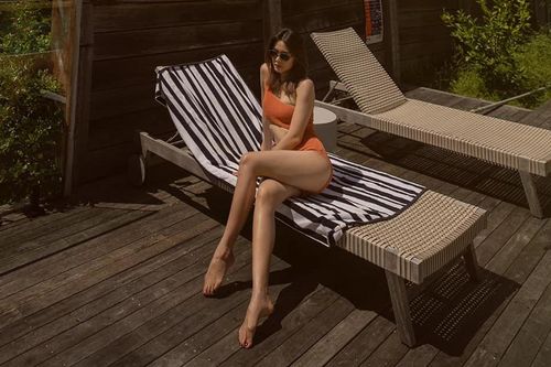 Sao Việt 9/1: Tăng Thanh Hà khoe vóc dáng hoàn hảo khi diện bikini