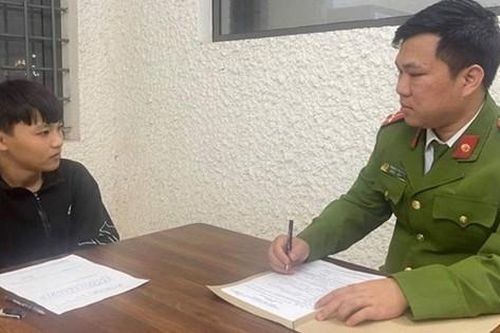 Quên khóa cửa ô tô, bị kẻ gian lấy trộm nhiều tài sản trong xe
