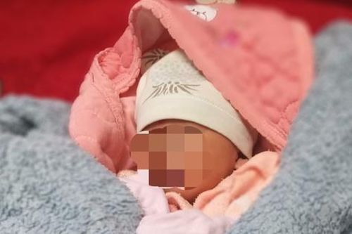 Quảng Trị: Phát hiện 1 cháu bé bị bỏ rơi trước hiên nhà