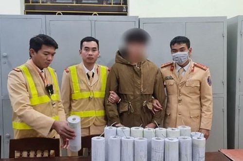 Nhóm thiếu niên lên mạng mua đồ, học cách chế tạo pháo nổ
