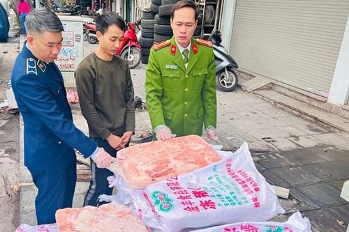 Hà Nội: Thu giữ 1 tấn nầm lợn 'bẩn' đang trên đường đi tiêu thụ