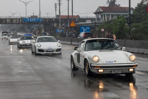 Hội chơi xe Porsche cổ tại Thái Lan xuất hiện tại Huế