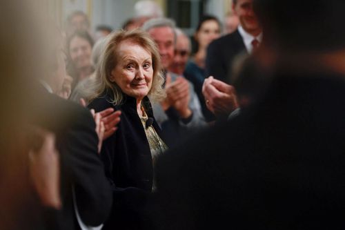 Annie Ernaux và Michel Houellebecq - hai nhà văn Pháp gây tranh cãi