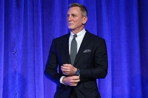 Daniel Craig đeo đồng hồ giá rẻ