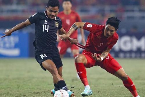 Cầu thủ nhập tịch Indonesia ăn vạ, cố ý gài bẫy Văn Hậu