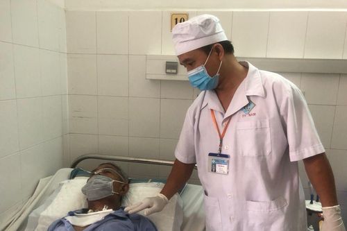 Can thiệp cầm máu cho bệnh nhân bị K lưỡi