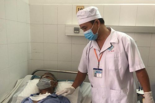 Điều trị thành công người đàn ông bị ung thư lưỡi 2 năm