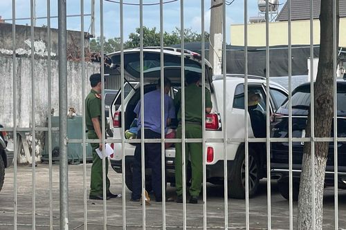 Hàng chục cảnh sát khám xét trung tâm đăng kiểm ở Đồng Nai