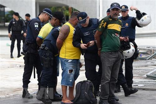 Tổng thống Mỹ bày tỏ sự ủng hộ vững chắc đối với người đồng cấp Brazil