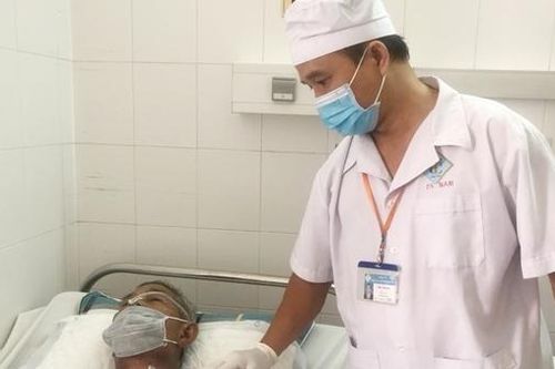 Miệng chảy máu không ngừng do u ác ở lưỡi