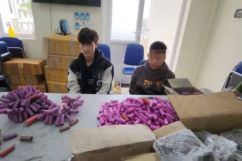 Làm pháo bán trên mạng, nam thanh niên lĩnh 10 tháng tù