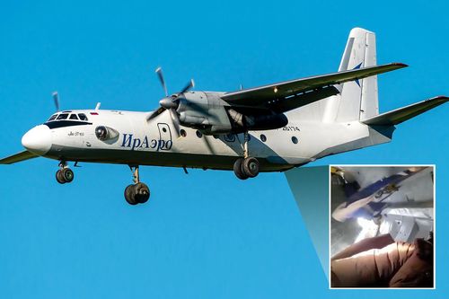 Máy bay An-26-100 Nga chở theo 31 người bị bật tung cửa ngay trên bầu trời
