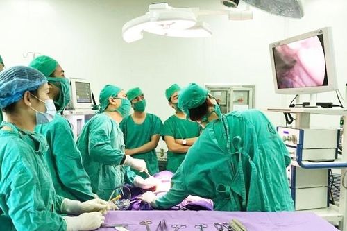 Phẫu thuật nội soi cho trẻ 4 tuổi có tiền sử viêm tụy cấp