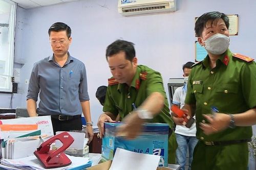 Cảnh sát khám xét Trung tâm đăng kiểm 50-14D ở TP.HCM