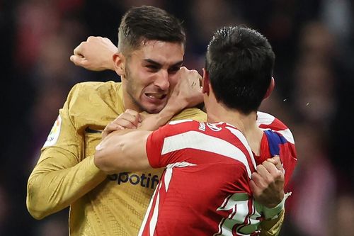 Cầu thủ Barca và Atletico lĩnh án phạt vì ẩu đả