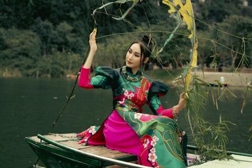 Đoàn Hồng Trang chụp bộ ảnh kỷ niệm không khí ngày Tết tại Tràng An