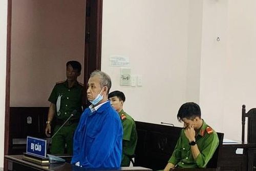 Ghen tuông, câu điện vào cổng nhà tình địch
