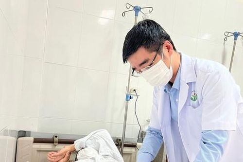 'Yêu' sai tư thế, người đàn ông nhập viện cấp cứu