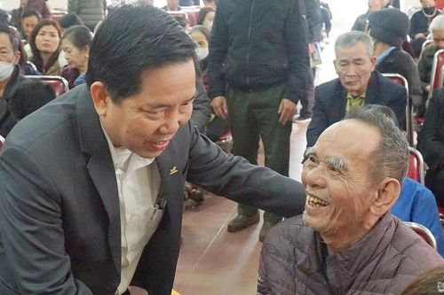 Báo Nghệ An, Bưu điện Nghệ An trao quà Tết tặng người nghèo phường Hưng Phúc (TP. Vinh)