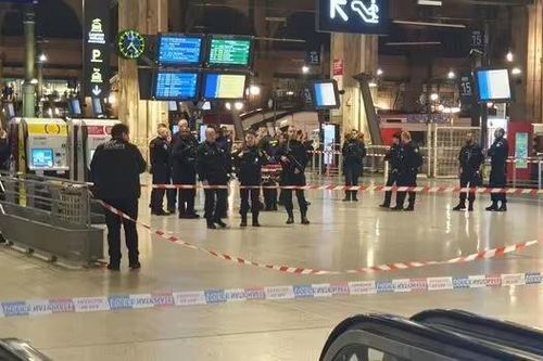 Pháp: Tấn công bằng dao tại Paris làm một số người bị thương