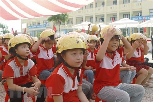 Tặng 620.000 mũ bảo hiểm cho học sinh tiểu học năm học 2022-2023