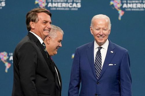 Thế khó của ông Biden khi cựu Tổng tống Brazil ở lại Mỹ