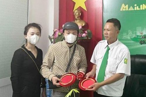 Đắk Lắk: Lái xe taxi trả lại khách để quên 1,8 cây vàng cùng nhiều tài sản có giá trị