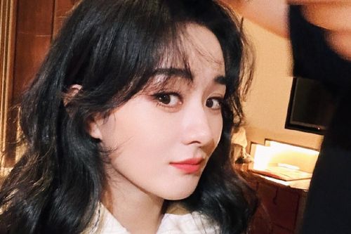 Triệu Lệ Dĩnh đăng hình selfie trẻ trung như gái 18, anti-fan mỉa mai vì khác hẳn trên phim