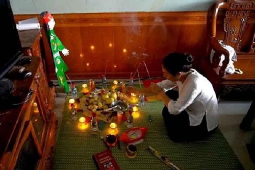 Tình duyên lận đận, cô gái 28 tuổi chi 1,4 tỷ đồng 'cắt duyên âm' và cái kết