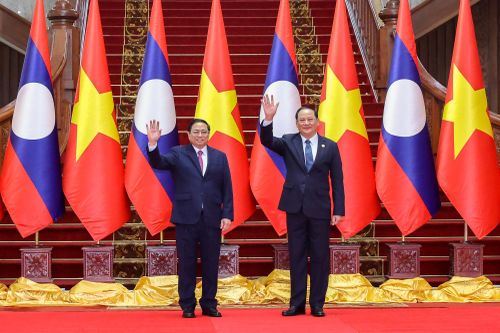Thủ tướng Phạm Minh Chính bắt đầu chuyến thăm chính thức Lào