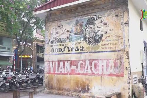 Độc đáo bức tranh tường 70 năm tuổi ở Hà Nội