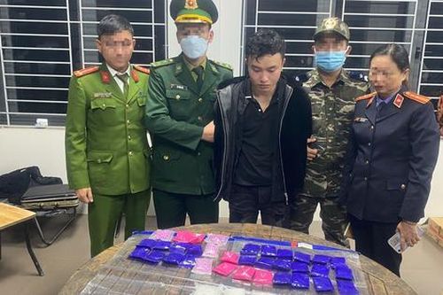 'Bí mật' bên trong các thùng hàng ký gửi qua biên giới khiến nhiều đối tượng bị bắt giữ