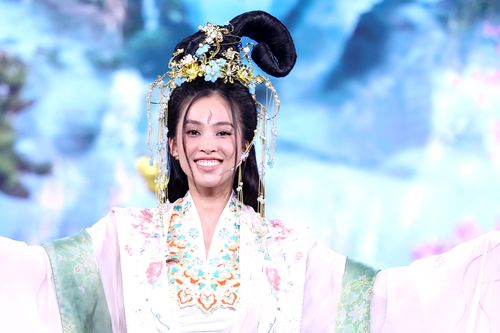 Hoa hậu Tiểu Vy biến hình thành 'Tiên' tại 'Táo Xuân 2023'