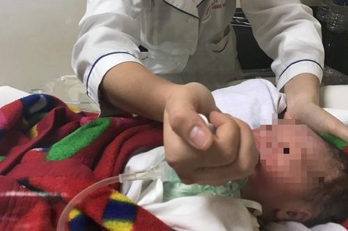 Cứu sống mẹ con sản phụ bị sản giật nặng, người mẹ mắc thalassemia đang phải truyền máu