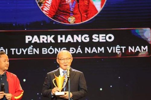 Trước thềm chung kết AFF Cup, ông Park được vinh danh