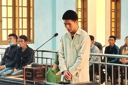 Bị đâm nhiều nhát dao vì không chịu nhậu