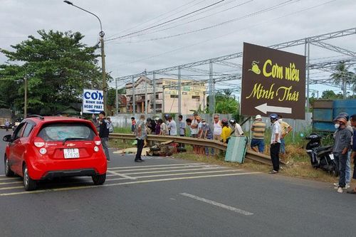 Va chạm giữa ô-tô tải và xe máy, 2 người tử vong