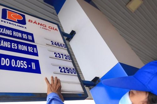 Ai định giá xăng dầu?
